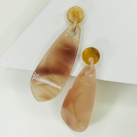 CLOSET REHAB Jewelry - 🆑 Oversized Teardrop Earrings in Natural